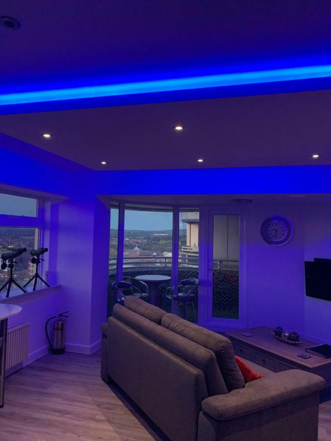 Luxury Panoramic Balcony Swindon Central Exteriér fotografie