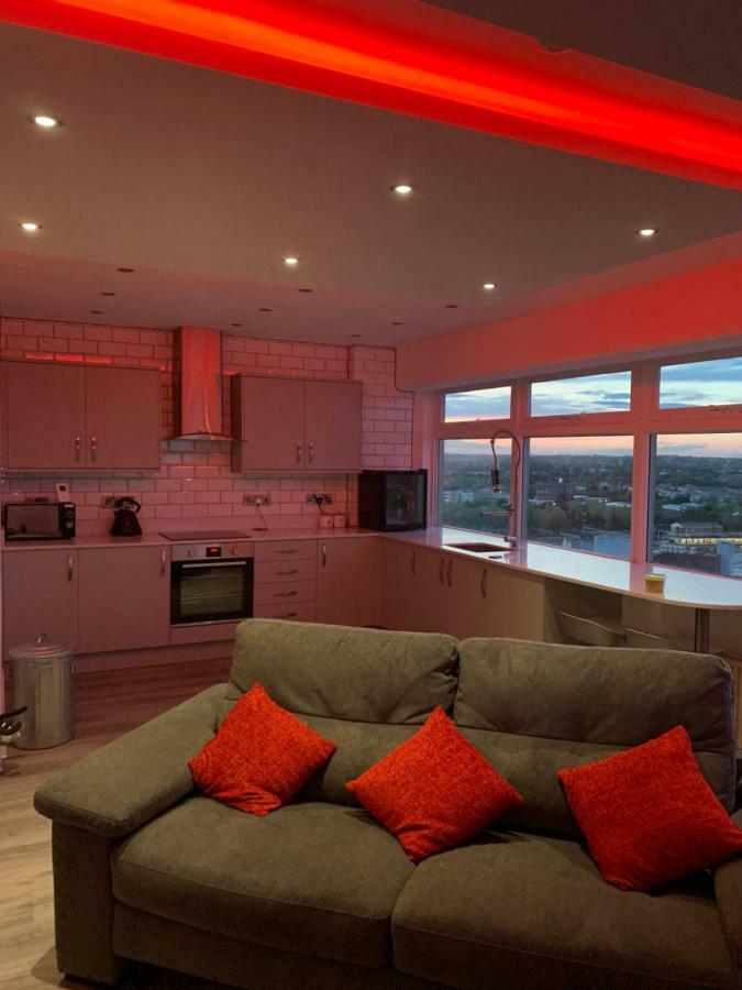 Luxury Panoramic Balcony Swindon Central Exteriér fotografie
